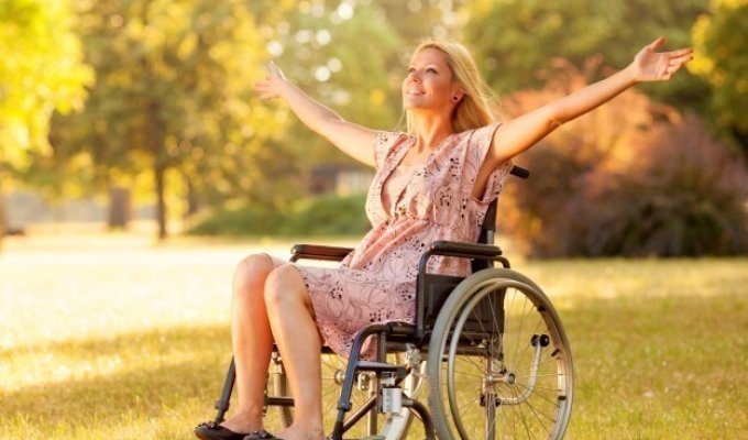 История королевы красоты на инвалидной коляске (2 фото)