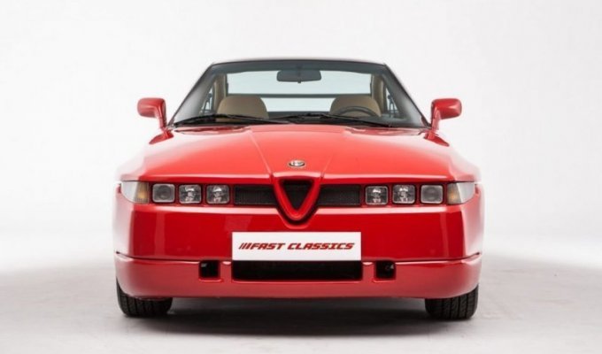 Кто-нибудь знает где запасное колесо у Alfa Romeo SZ? (11 фото + 1 видео)