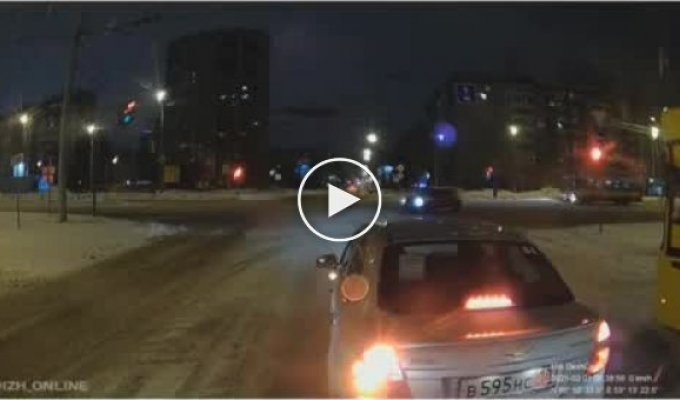 Серьезное столкновение на перекрестке в Ижевске