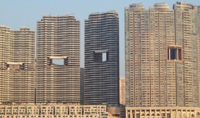 Зачем в Гонконге строят здания с отверстиями? (6 фото)