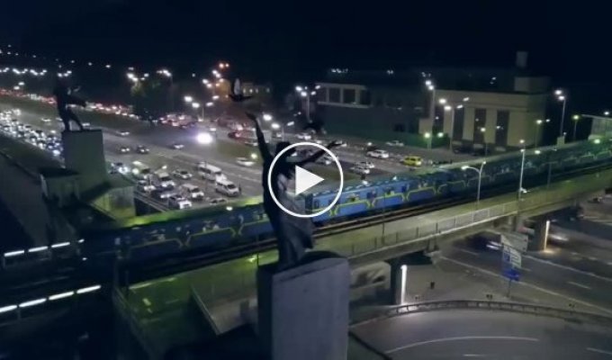 Видео с новым освещением Набережного шоссе в Киеве
