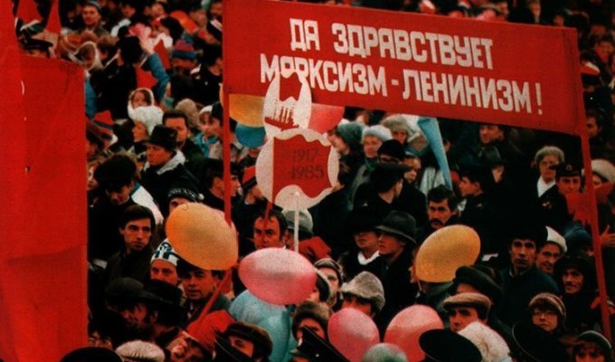 Как проходили ноябрьские праздники в СССР (54 фото)