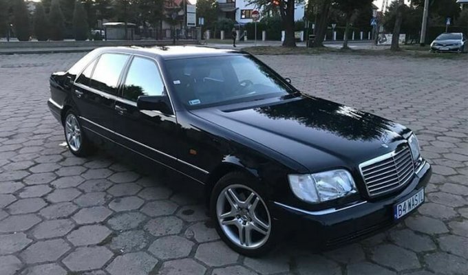 Mercedes-Benz W140 – символ 90-х. Его уважали бизнесмены и бандиты (7 фото + 2 видео)