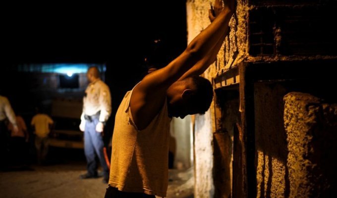 Венесуэла: опасней чем Ирак (16 фото)