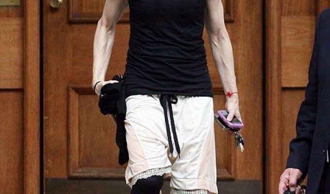 Мадонна вышла на спортивную прогулку