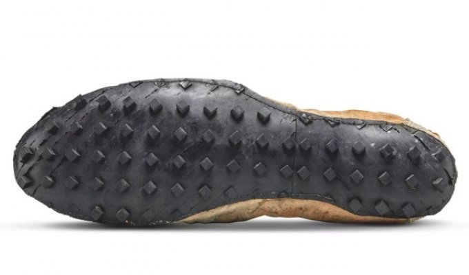 «Moon Shoe» кроссовки Nike за 437 500 долларов (6 фото)