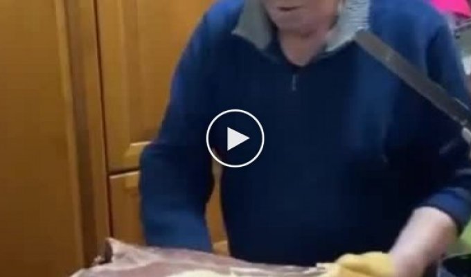 Эмоциональный итальянский дедушка недоволен внуком