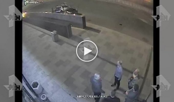 Чудовищное избиение мужчины у ресторана в Москве