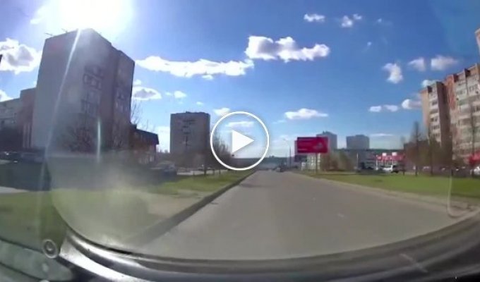 В Татарстане автомобилист избежал наезда на девочек