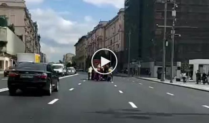 Цирк на московских дорогах или когда деньги на рекламу закончились