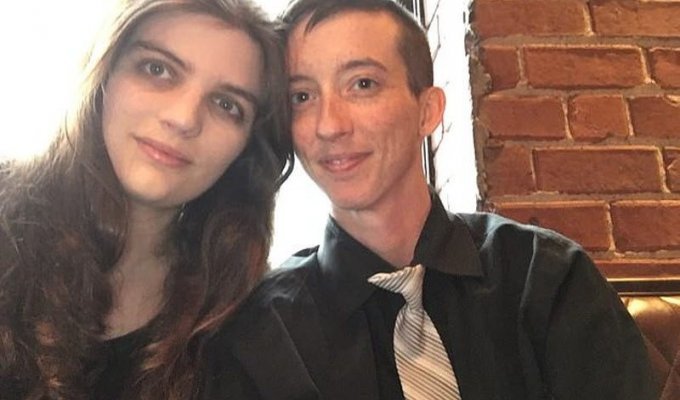 Мужчина стал донором спермы для друга-трансгендера и его жены, с которыми раньше крутил романы (12 фото)
