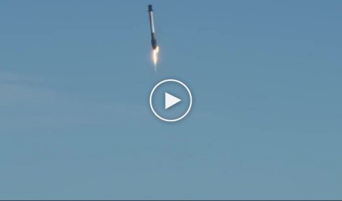 Первая ступень ракеты Falcon 9 упала в океан во время посадки