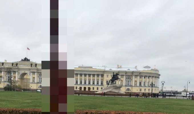 Интересный арт-объект был установлен рядом с конституционным судом в Санкт-Петербурге (6 фото)