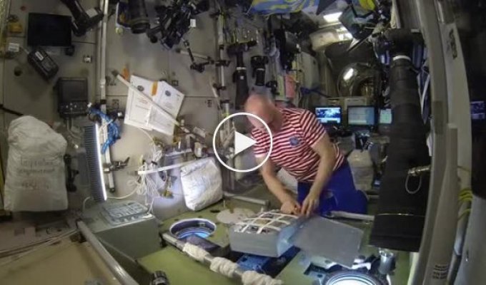 Продукты, которыми меняются на МКС российские и американские космонавты