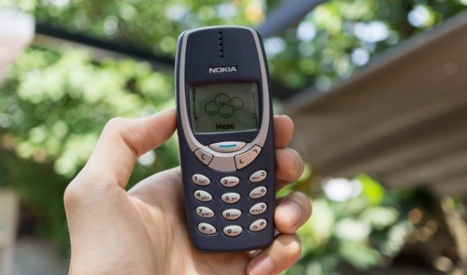 Назван самый продаваемый мобильный телефон в истории: и это не Nokia 3310 (2 фото)