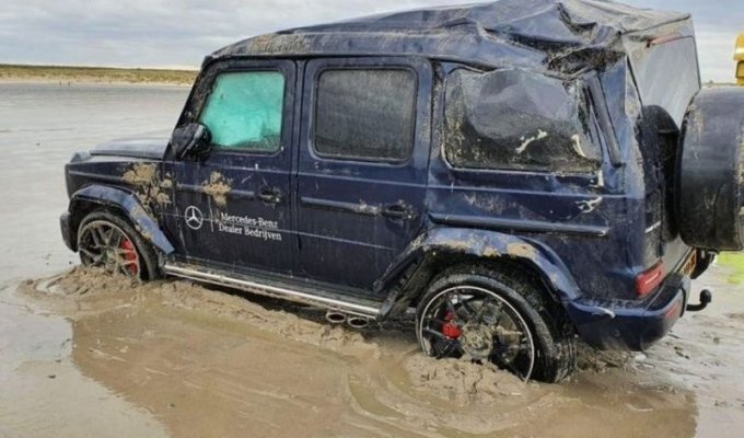 Испытания на мокром песке: Mercedes-AMG G63 несколько раз перевернулся на пляже (3 фото + 1 видео)
