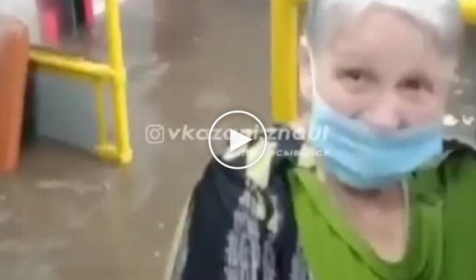 В Казани сняли ролик, как автобус с пассажирами заполняется водой