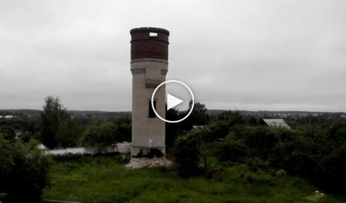 Белорусские парни сносят башню