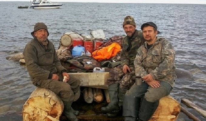 В Белом море спасены трое рыбаков, которые провели 10 дней на необитаемом острове (11 фото)