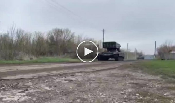 Днем по востоку Украины перемещалась тяжелая огнеметная система «Солнцепек» российской армии