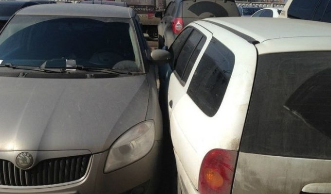 Инцидент на парковке (4 фото)
