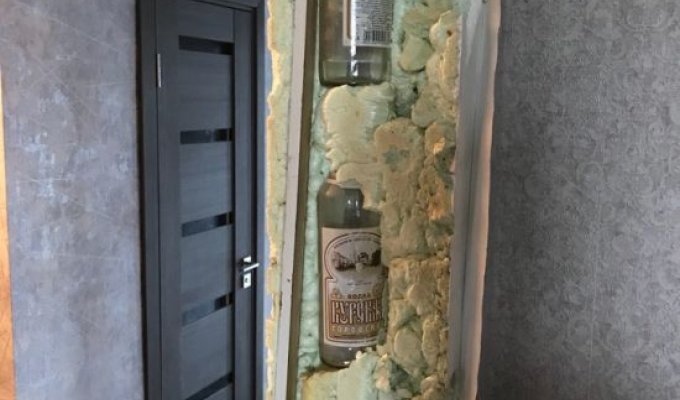 "Послание из прошлого", обнаруженное во время ремонта в квартире (2 фото)