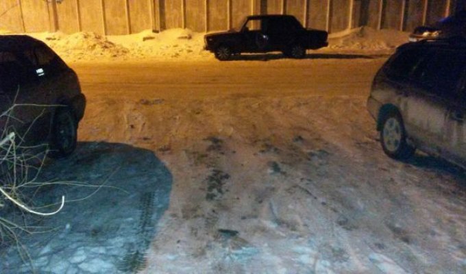 В Новосибирске виновник ДТП оставил деньги на ремонт ВАЗа (4 фото)