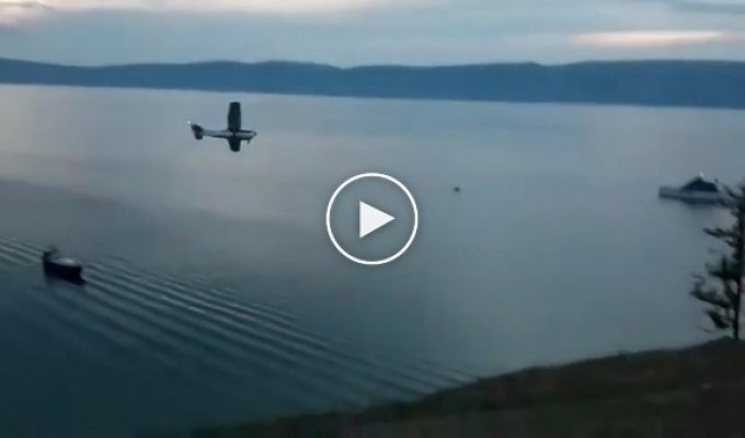 В озеро Байкал рухнул самолет