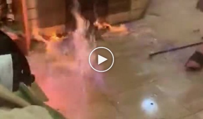Мужики в бане опрокинули горящую банку с самогоном и едва не устроили пожар