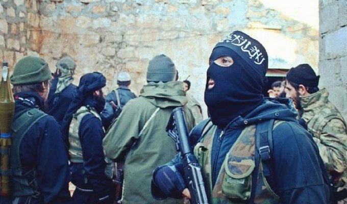 Сирийские повстанцы в социальных сетях (23 фото)