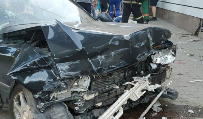 В Воронеже 24-летний участковый сбил трех пешеходов — один погиб (3 фото + 2 видео)