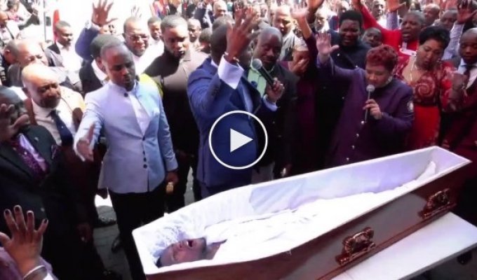 Чудесное воскрешение покойника африканским пастором-шоуменом