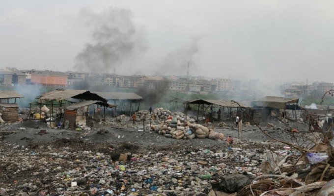 Экология? Не, не слышали! Как живётся в нигерийской Ониче — городе с самым грязным в мире воздухом (28 фото)