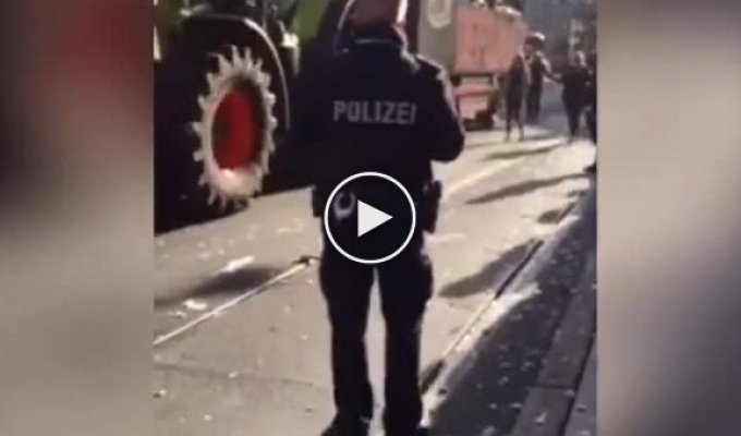 Немецкий полицейский на карнавале
