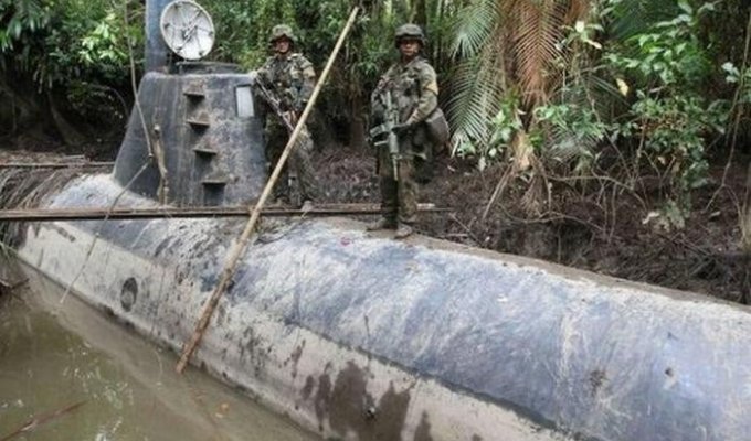 Самодельная подводная лодка наркомафии (6 фото)