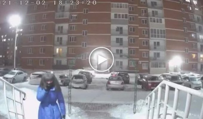 В Хабаровске задержали серийного вора, который обносил квартиры в женском парике