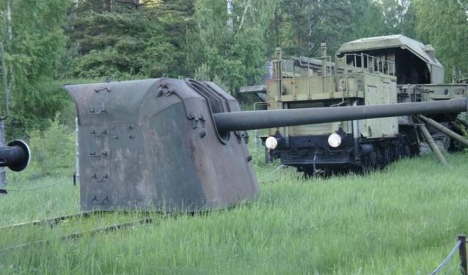 Советский бронепоезд (8 фотографий)