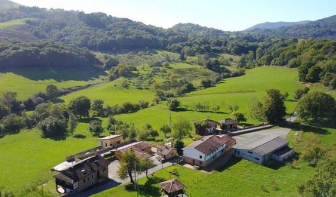 В Испании выставили на продажу целую деревню по невероятно низкой цене (5 фото)
