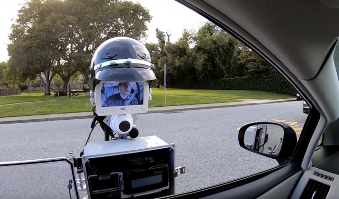 Будущее наступило: Инженеры построили робота-полицейского (2 фото + 1 видео + 4 гиф)