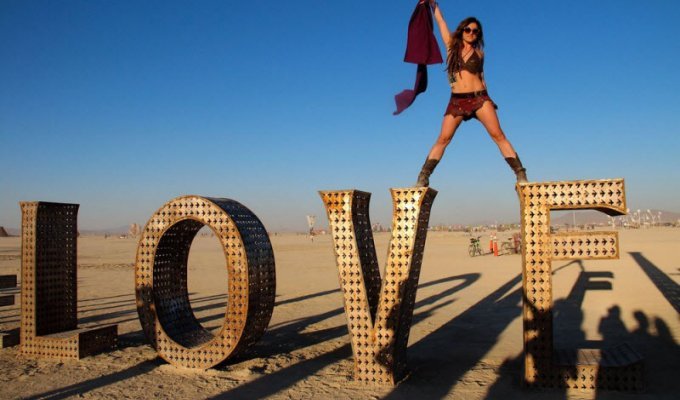 Первые фото с фестиваля Burning Man 2017 (45 фото)