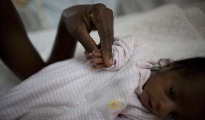 Родильное отделение на Гаити (16 фото)