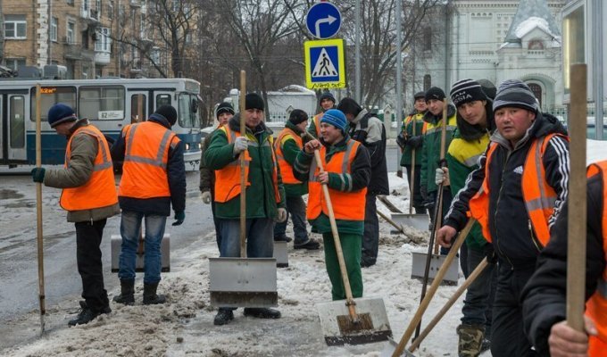 Выяснили причину массовой драки гастарбайтеров в Москве (1 фото)