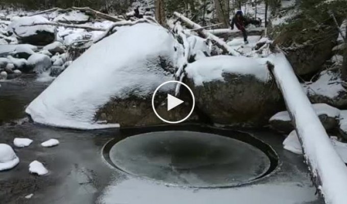 Вращающийся ледяной диск в горах Адирондак
