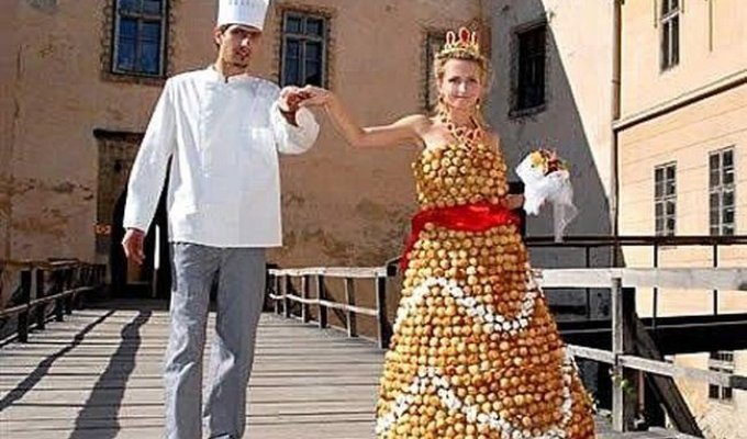Необычные свадебные платья (12 фото)
