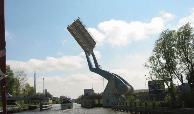 Раздвижной мост Slauerhoffbrug в Нидерландах (11 фото)