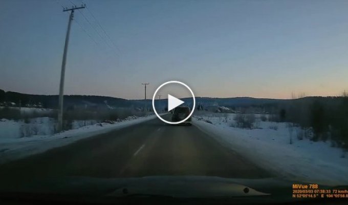 В Иркутской области пьяный водитель благополучно убрался с дороги (мат)