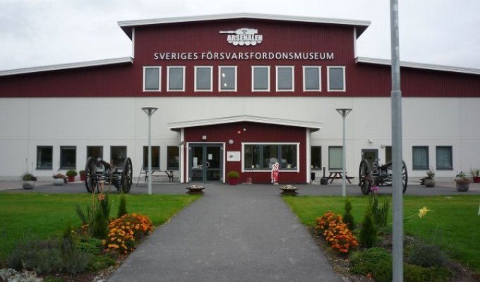 Шведский танковый музей (24 фото)