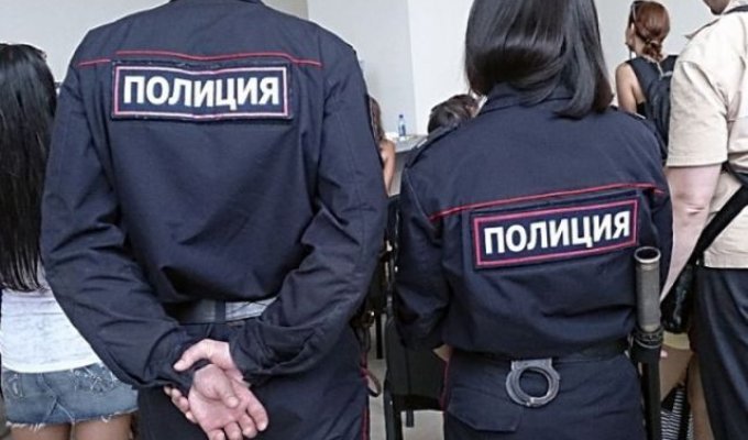 Курьезные звонки, поступившие в полицию Кемерово (6 фото)