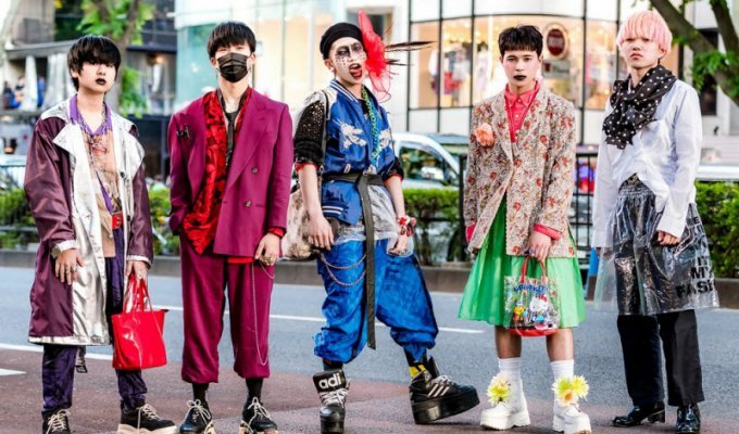 Модные персонажи на улицах Токио (35 фото)
