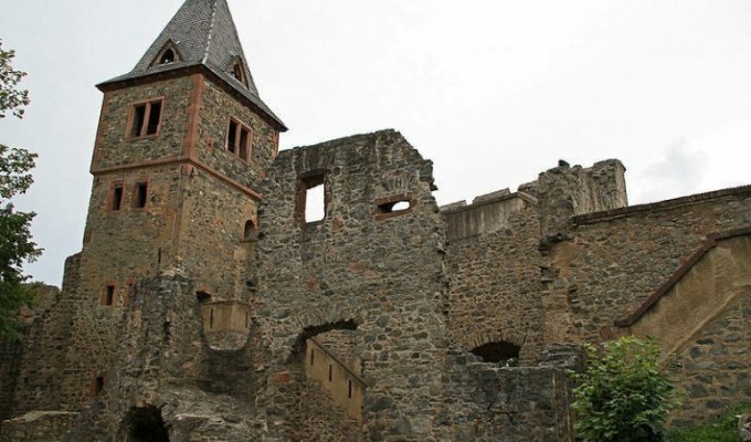 Замок Франкенштейна в Германии (5 фото)